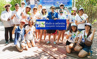 พนักงานดั๊บเบิ้ล เอ จิตอาสา