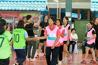 เล่นเป็นทีมกับพี่ A