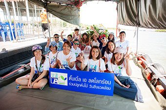 นั่งเรือชมธรรมชาติ