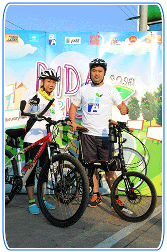 คุณนิตยา วงศ์วิชิต และคุณธนวัฒน์ ใจท้วม คู่รักนักปั่น